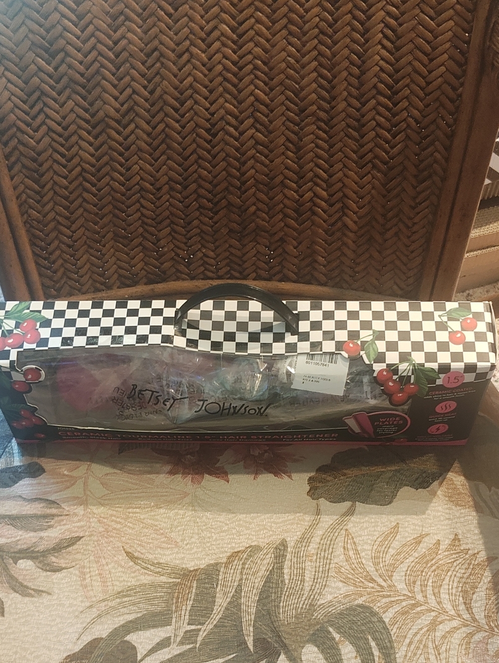 BETSEY JOHNSON CERAMIC TOURMALINE HAIR STRAIGHTENER